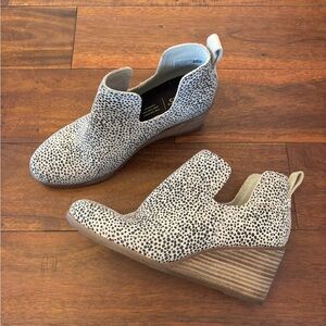 Tom’s Animal Print Booties